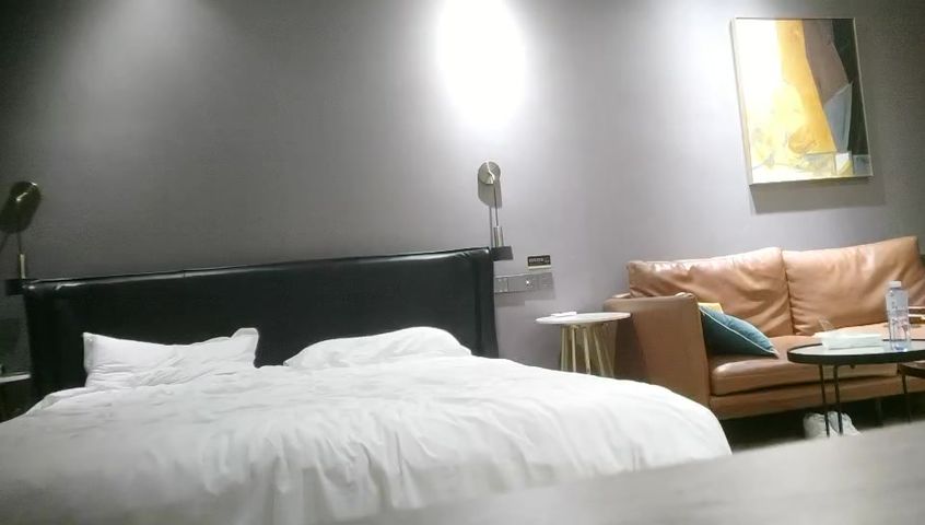 【69堂午夜视频】纹身哥酒店约炮出来兼职的美女空姐_换上情趣黑丝吃鲍鱼啪啪