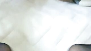 【69堂午夜视频】口交足交诱惑自己摸逼拿着小哥的鸡巴摩擦骚穴主动滑入，激情上位爆草呻吟，后入