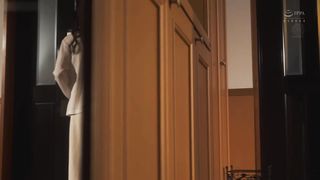 【69堂午夜视频】家里只有妻子的午后总有快递员上门2