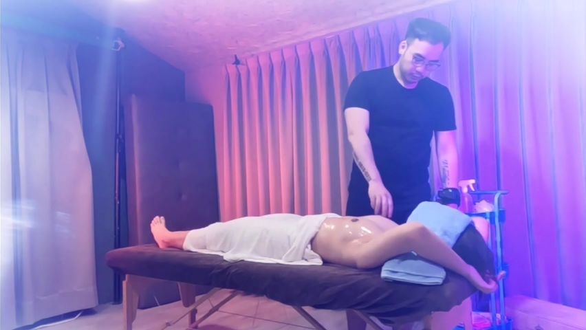 【69堂午夜视频】情欲按摩无限挑逗_加藤手技让女孩高潮不断_忍不住想要直接无套内射