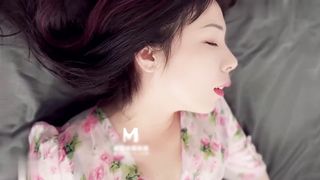 【69堂午夜视频】我与好哥们调教大奶妈妈