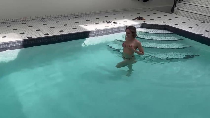 【69堂午夜视频】妻子在公共游泳池被勾引操逼白浆直流最后颜射