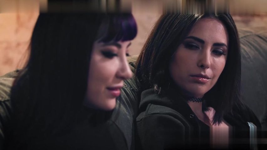 【69堂午夜视频】为了还清债务骚逼找到黑老大和闺蜜一起用肉体求黑老大帮忙