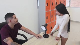 【69堂午夜视频】我想见见我的大鸡巴的经纪人使用骚逼肉穴考察后成功录用