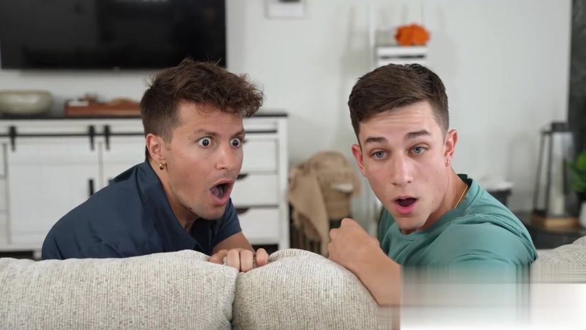 【69堂午夜视频】火辣骚逼熟女玩弄两个大鸡巴以获得难忘的万圣节款待直接后入打桩爆操