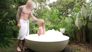 【69堂午夜视频】辣妹按摩浴缸多汁的宝贝女孩在等着你大鸡巴操粉嫩骚逼白丝与精液完美搭配