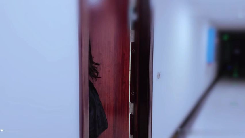 【69堂午夜视频】当黑丝表妹被洗衣机卡住！