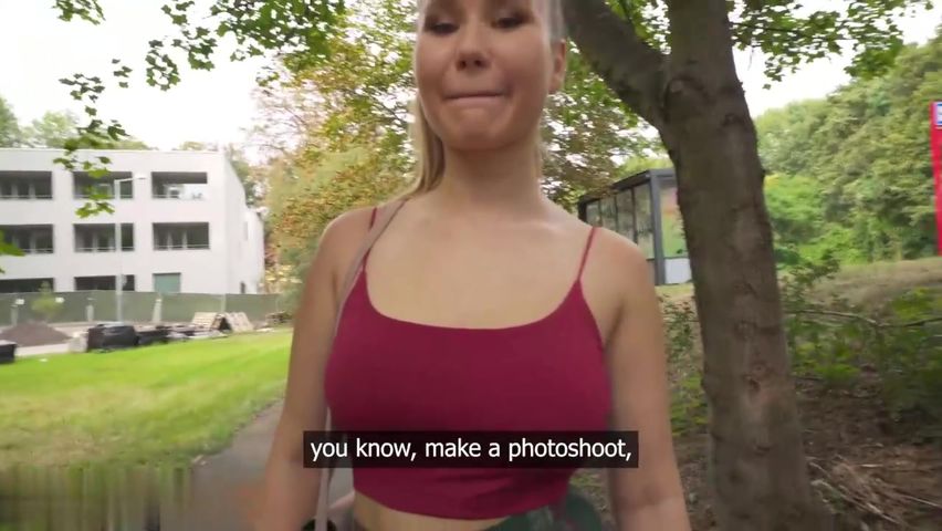 【69堂午夜视频】拥有惊人大奶子的火辣新学生金发女郎取下避孕套操骚逼内射