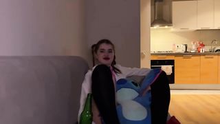 【69堂午夜视频】继姐妹想尝尝继兄弟的老二一把抓住就开始用力嗦精液