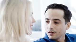 【69堂午夜视频】熟女喜欢大鸡巴苗条的骚货不经意的弯腰展示她完美的屁股然后展示她的鸡巴吸吮技巧让大鸡巴全部榨干