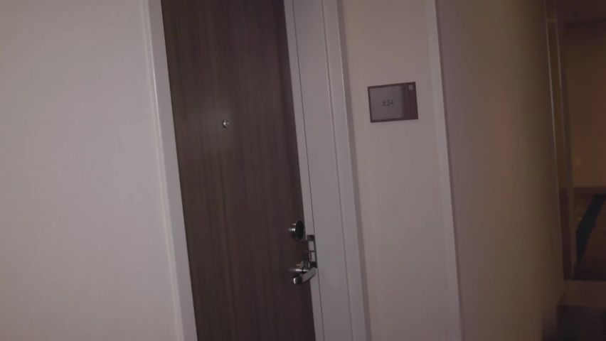 【69堂午夜视频】粉嫩骚逼学生想要体验一下大黑吊的威力直接被狠狠的操翻