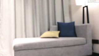 【69堂午夜视频】警惕性很高的极品健美型身材美女，身材匀称胸部丰满非常有型，看得出来平时一直健身