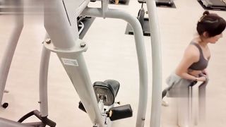 【69堂午夜视频】黑料吃瓜-情趣健身服教练来进入气质巨乳健身美女健身房与私教探讨性爱秘诀