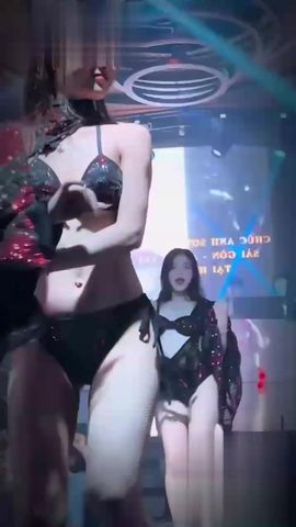 【69堂午夜视频】黑料吃瓜-成年人的乐趣就是去夜店看骚鸡韩国夜店内衣舞蹈合集体验不一样的风土人情