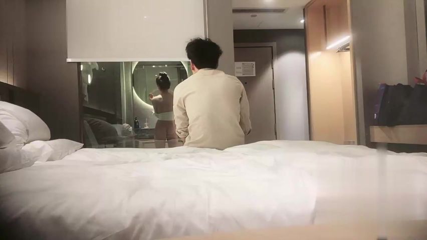 【69堂午夜视频】黑料吃瓜-探花精选大神约炮白色高靴萌妹近距离拍摄记录两人的操爱过程妹子阴唇都被操翻了