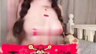 【69堂午夜视频】黑料吃瓜-新年顶级颜值女神奈汐酱献出最新对联及给你跳裸舞吊钟巨乳夹着对联很有创意感