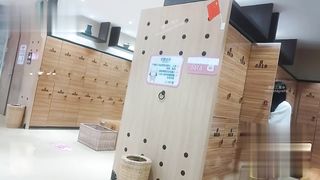 【69堂午夜视频】黑料吃瓜-温泉会所偷拍身材不错的丸子头纹身小姐姐跟着小姐姐的镜头探寻女浴室的秘密女浴室稀缺资源曝光