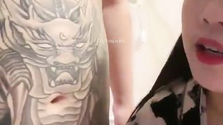 【69堂午夜视频】黑料吃瓜-长的甜美骚逼受老罪超正点的巨乳满背纹身反差精神小妹被社会小哥哥暴力打桩后入插的喊先停会