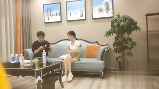 【69堂午夜视频】黑料吃瓜-高端的外围才配得上高端的价位探花偷拍04年的嫩妹较小的体型干一半套了掉了给小姐姐吓跳了