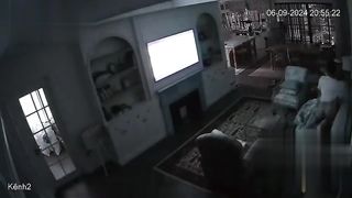 【69堂午夜视频】黑料吃瓜-黑客破解家庭摄像头越南一对放肆的夫妻在客厅当着儿子的面就是干一点也不避讳偷拍视频流出