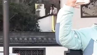 【69堂午夜视频】黑料吃瓜-全网疯求西湖断桥残雪旁边的青竹小情侣露台操逼事件男女追求刺激户外露出做爱被拍视频流出