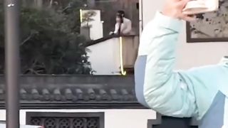 【69堂午夜视频】黑料吃瓜-全网疯求西湖断桥残雪旁边的青竹小情侣露台操逼事件男女追求刺激户外露出做爱被拍视频流出