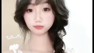 【69堂午夜视频】黑料吃瓜-南京艺术学院23届的小母狗孟馨予流出不雅私拍福利和小男友床上激战拿着屌硬舔