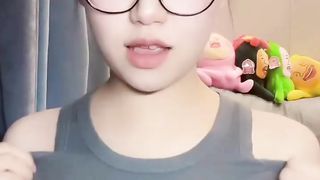 【69堂午夜视频】黑料吃瓜-抖音48万粉网红学中医的土狗早期大尺度直播资源流出捏奶头卖骚捞金被录屏