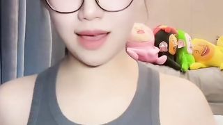 【69堂午夜视频】黑料吃瓜-抖音48万粉网红学中医的土狗早期大尺度直播资源流出捏奶头卖骚捞金被录屏