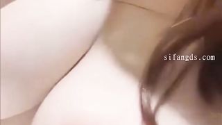 【69堂午夜视频】黑料吃瓜-老色批你的大奶来了高颜值巨乳美女的大尺度自慰福利视频粉嫩的大奶像奥迪A8的车灯一样的亮眼