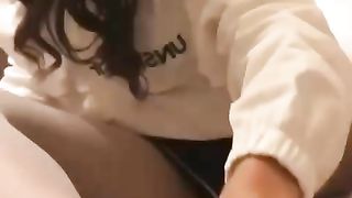 【69堂午夜视频】黑料吃瓜-重庆萝莉技师讲着方言给金主撸管情趣白丝加持场面真实又刺激还原高清版