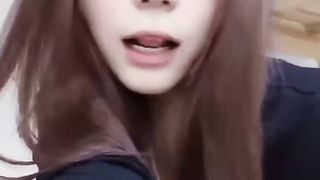 【69堂午夜视频】黑料吃瓜-颜值又高玩得又骚新疆石河子职业技术学院大一新生张家欣电脑借闺蜜后激情自慰视频被闺蜜曝出