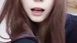 【69堂午夜视频】黑料吃瓜-颜值又高玩得又骚新疆石河子职业技术学院大一新生张家欣电脑借闺蜜后激情自慰视频被闺蜜曝出