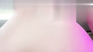 【69堂午夜视频】秀人网女神_人气模特_袁圆_三点全露写真流出_美穴直怼镜头自慰_阴毛清晰可见