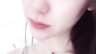 【69堂午夜视频】黑料吃瓜_抖音10W粉网红_77_日常号_直播时意外走光被录屏_引起直播间一群狼友的垂涎_网友称：这都是故意的