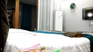 【69堂午夜视频】难得极品女技师，爆乳美腿黑丝，被大哥操得惨叫