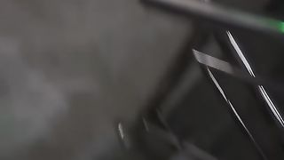 【69堂午夜视频】绿碎花裙下光逼闪，鸡巴硬干她内射，爽得她喷地求射。