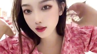 【69堂午夜视频】黑料吃瓜-一个被眼镜封印了的顶级反差婊高颜值反差女主播VV星球榜一大哥定制福利视频流出