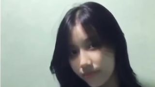 【69堂午夜视频】黑料吃瓜-中南大学大一清纯学生妹何清妍一顿PUA下就乖乖给男友跳裸舞自慰私拍聊骚的视频被转发