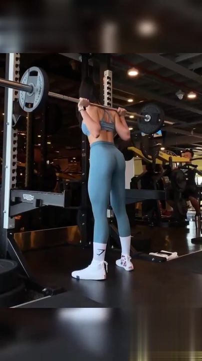 【69堂午夜视频】黑料吃瓜-土豪的尤物小女友身材健美的小萝莉健完身跟大哥一起享受后入的快乐健身房演变成炮房