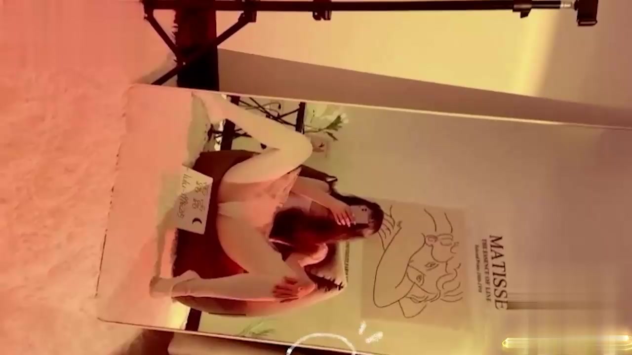 【69堂午夜视频】黑料吃瓜-当过空姐一字马舞蹈生抖音微博小网红酷酷的露生活所迫下海拍举牌定制秀才艺一字马露点自慰