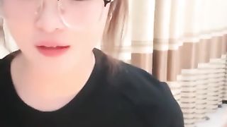 【69堂午夜视频】黑料吃瓜-最新自录杭州传媒大学张雪自慰肉感眼镜反差婊胸型是真好看胖胖的妹子水就是多