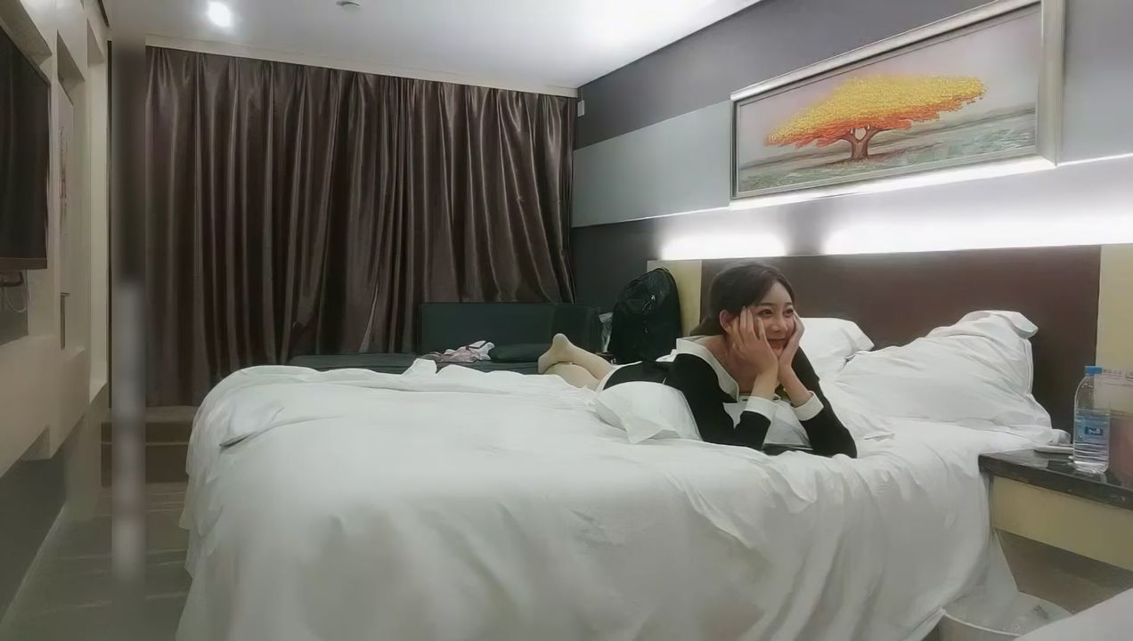 【69堂午夜视频】约操极品车模，穿上情趣装口交后入抽插猛操