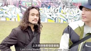 【69堂午夜视频】全球特别嫖娼企划鱿鱼游戏男操花臂嫩妹，身体油亮亮，精液喷射在脸上