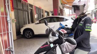 【69堂午夜视频】男医师提议免费帮Uber Eats女外送员做身体检查