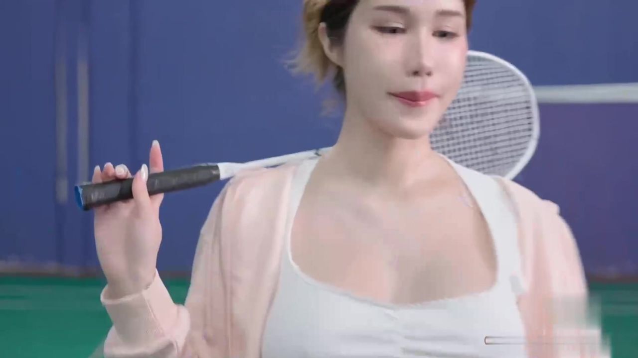 【69堂午夜视频】体育馆除了打羽毛球还可以和肌肉猛男打炮呻吟在场馆回荡