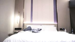 【69堂午夜视频】骚气大胸女模 玲珑有致魔鬼身材 操的妹子呻吟娇喘连连