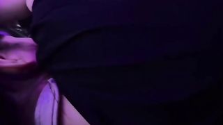 【69堂午夜视频】和偷操半年的亲妹妹在KTV激情开操年纪小就是听话，这骚叫声也是没谁了，骨子里的贱货