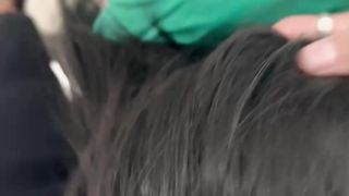 【69堂午夜视频】开车不小心撞到人，下车一看，一位貌美如仙的女生倒在了地上