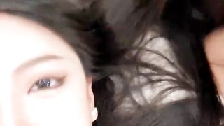 【69堂午夜视频】西奶带骚闺蜜约啪大哥玩双飞，全程露脸一起舔大鸡巴，让大哥多体位蹂躏爆草，淫声荡语表情好骚，全射她嘴里